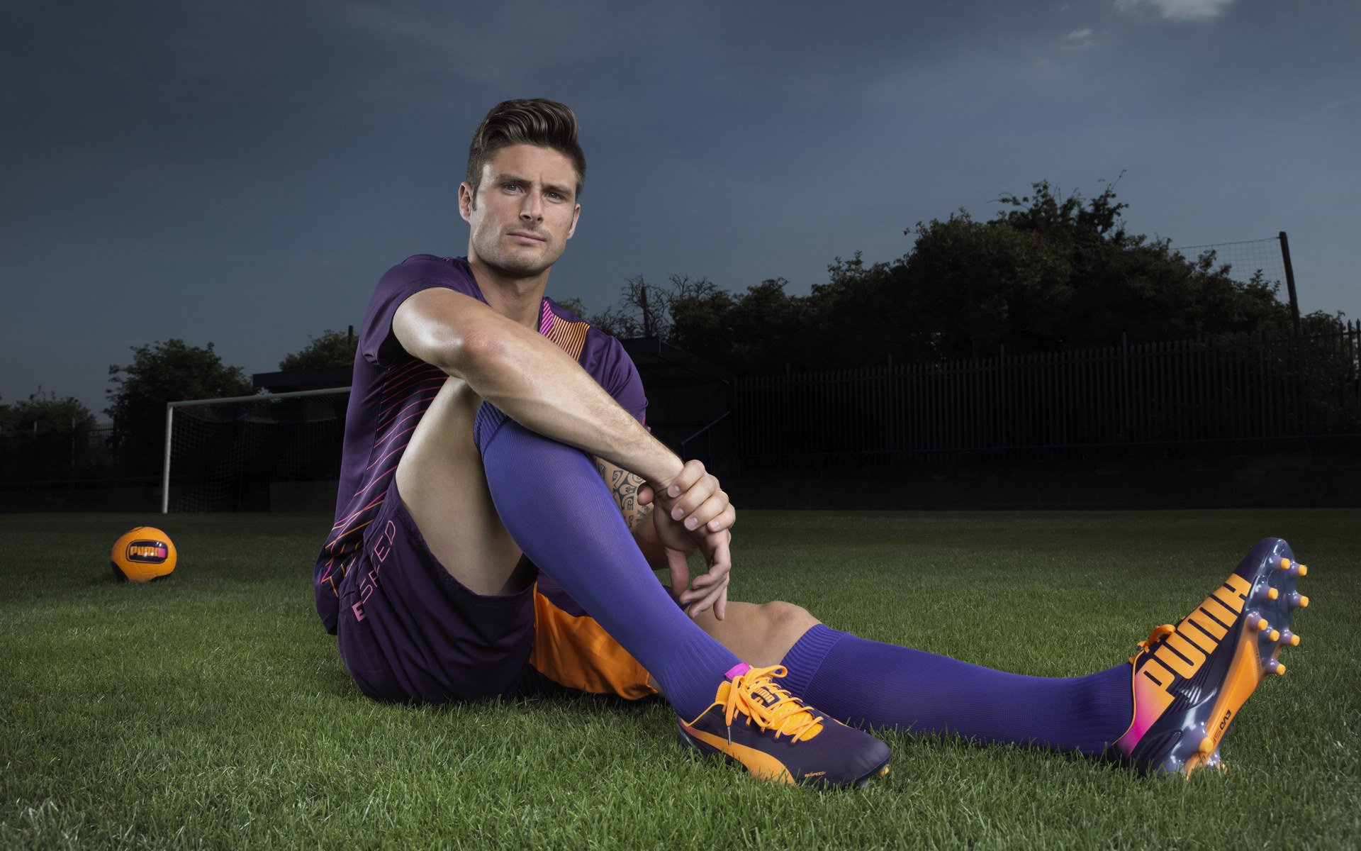 “巴黎4–0横扫皇马，姆巴佩助攻帽子戏法”